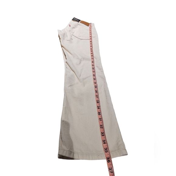 Ladies Levi's mid Rise corduroy - Picture 4 of 11